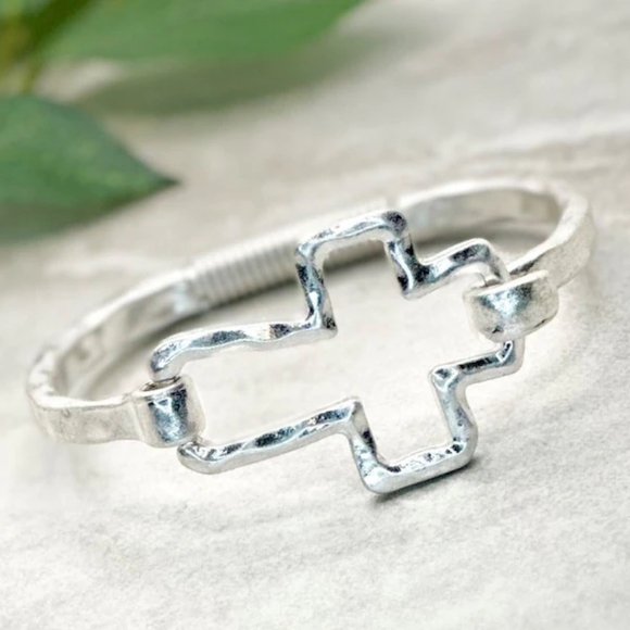 Jewelry - ⚡️ Silver Handmade Hammered Cross Bracelet